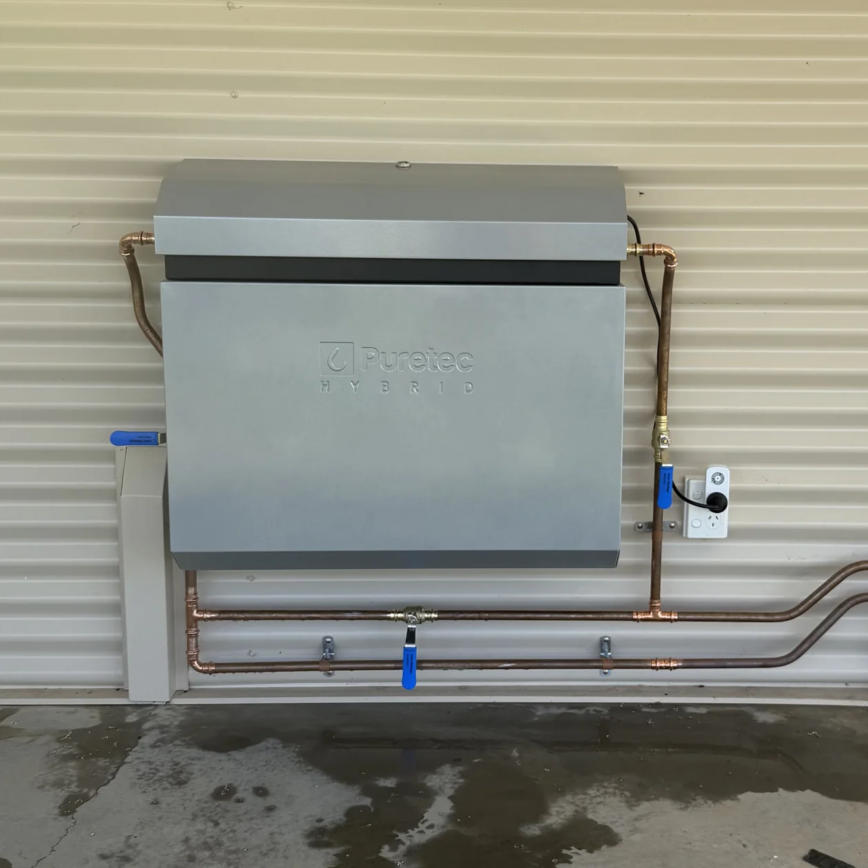 Water filtration unit connected with copper pipework and isolation valves